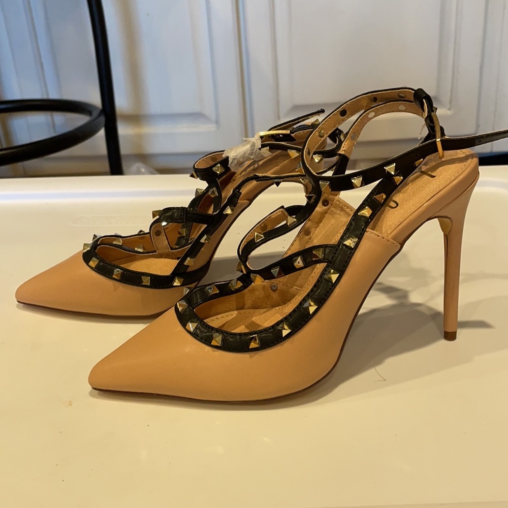 Lulu’s size 7 Tan Spike Heels
